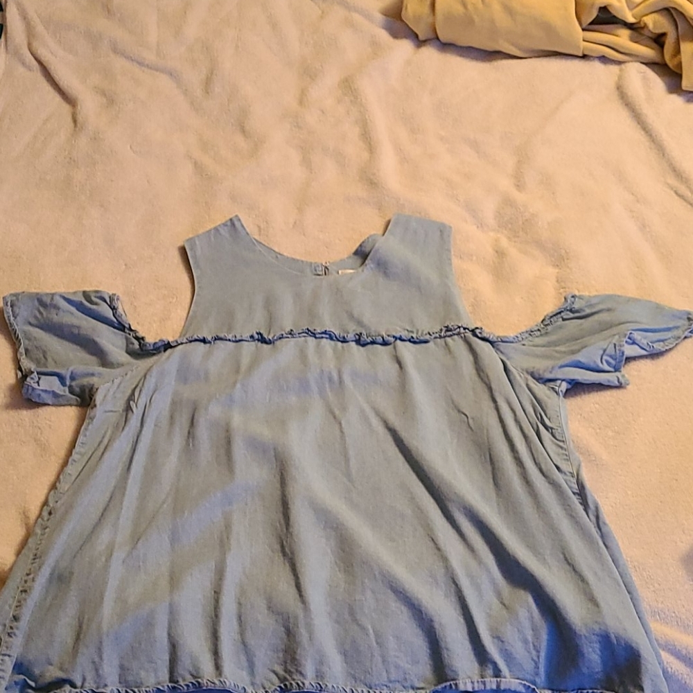 Cold Shoulder Top - Picture 6 of 6